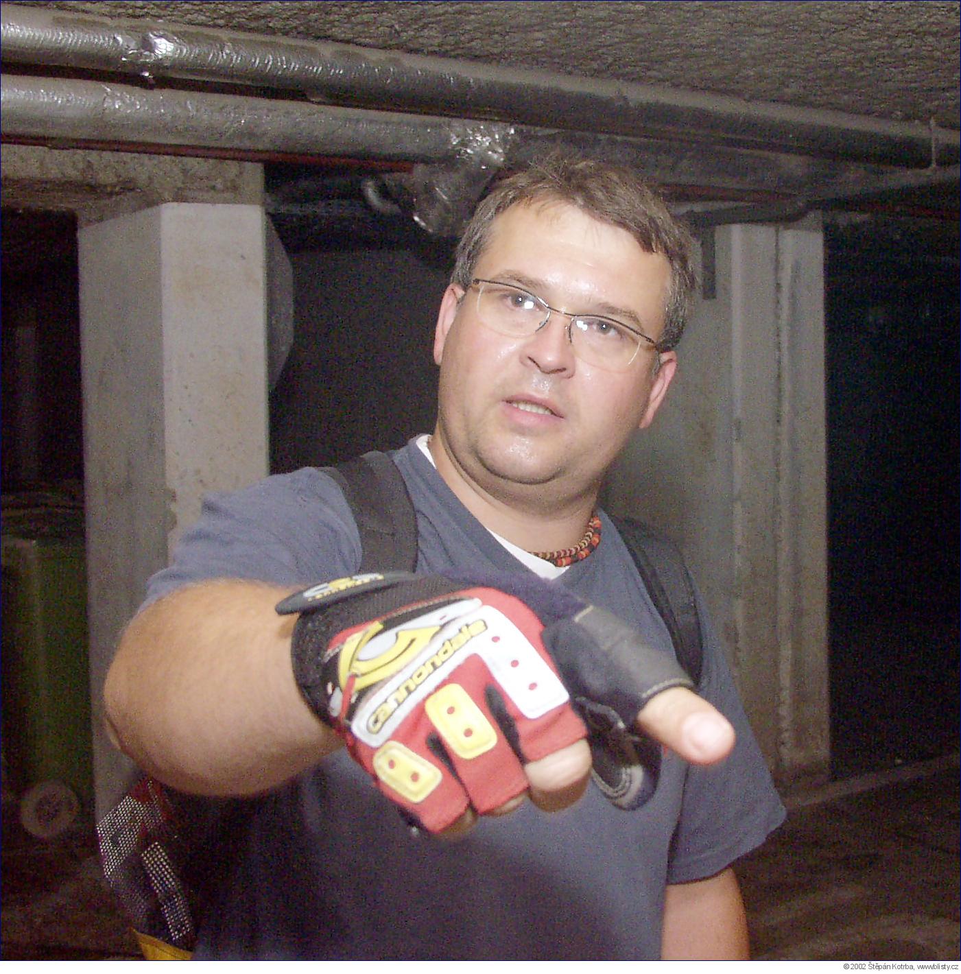 Zástupce majitele IBC v podzemních garážích: A ven!